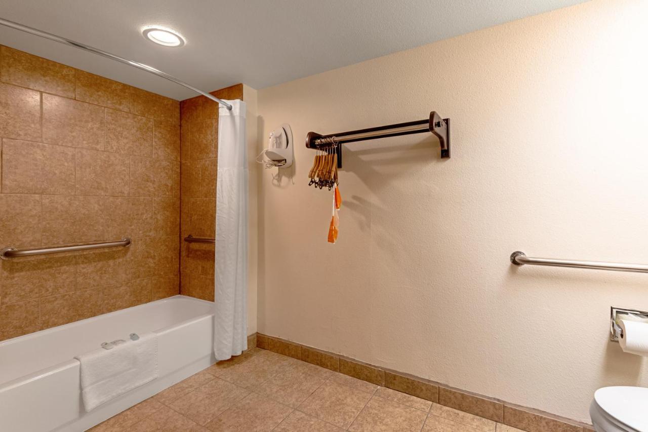 Quality Inn Three Rivers Bagian luar foto